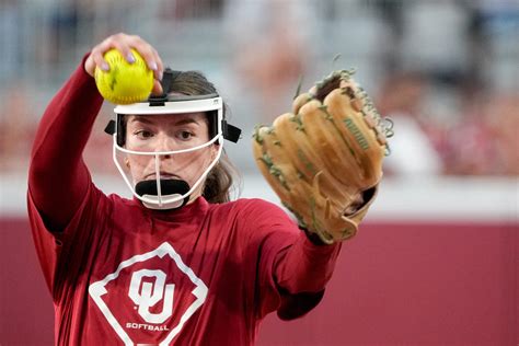 Kendall Wells powers OU softball in Oklahoma Battle Series Game 2