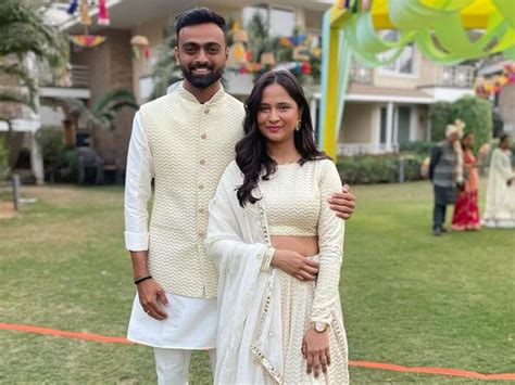 jaydev unadkat wife rinny is social media queen shares each and every ...