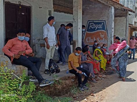 Employees of Daman's Khemani Distillery in the Collectorate | સમસ્યા ...