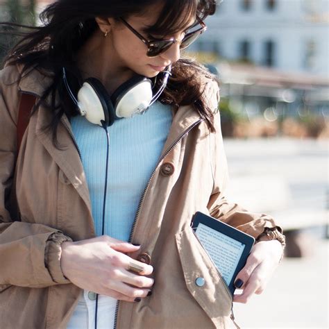 Kindle Paperwhite (7th gen), 6" High Resolution Display with Built-in ...