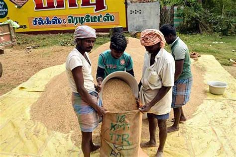 DPC staff make novel claim for bribe: Farmers