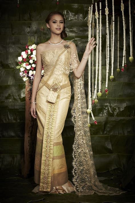 South Asian Traditional Dress: Explore Vibrant Styles
