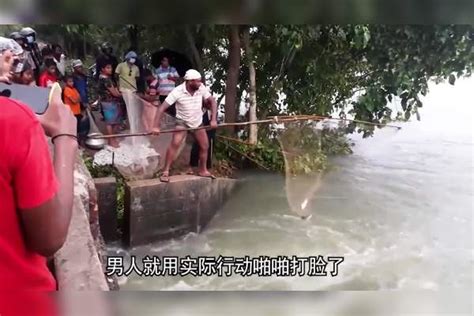 湛江渔民合力拉千米巨网捕鱼，海滩围满游客，这网能有多少收获？-三农视频-搜狐视频