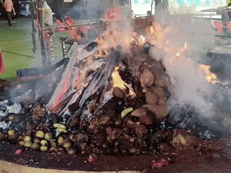 20 'tolas' of gold, silver offered at Dada Dhuniwale Darbar: 200 sarees ...