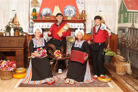Traditional dutch clothing ~ travell and culture