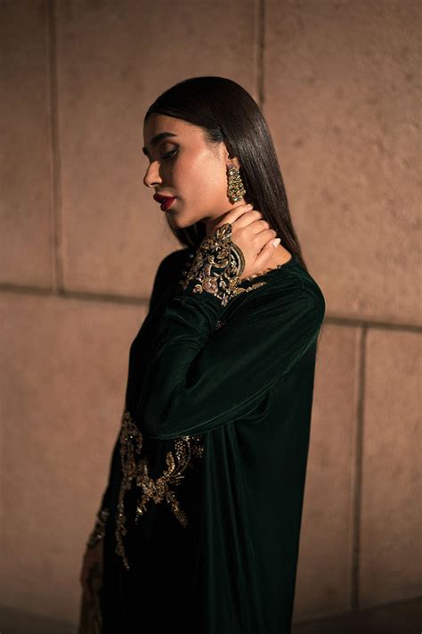 Rendezvous'24 - Emerald Jewel of the East Velvet Set (D-04) – Nainpreet ...