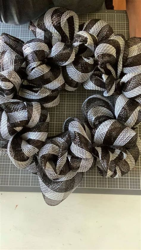 Square Deco Mesh Wreath 的图像结果