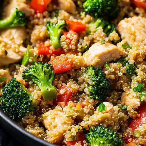 One Pot Chicken and Quinoa Recipe - Easy Weeknight Dinner - Savoury Flavor