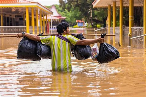 泰国水灾增至7死2失踪 20万户受灾 曼谷有水浸预警 | 星岛日报