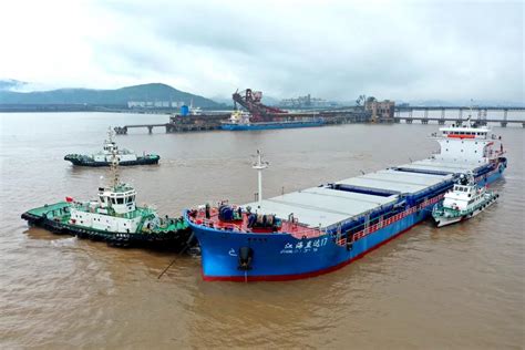 舟山迎新年首艘40万吨巨轮-港口网