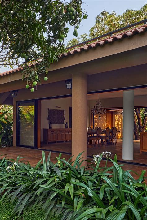 A couple’s rich history echoes through their bungalow in Alibag ...