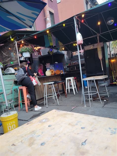 Brooklyn Pub Crawl - Follow Cheryl's visit to Brooklyn bars!