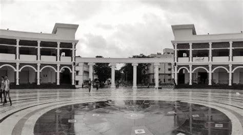 Manipal Local People 的图像结果