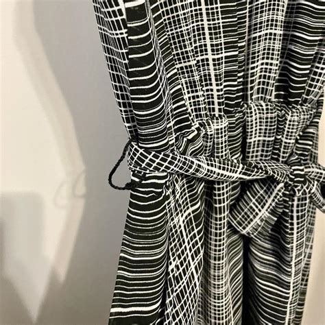 Black and White Business-Casual 的图像结果