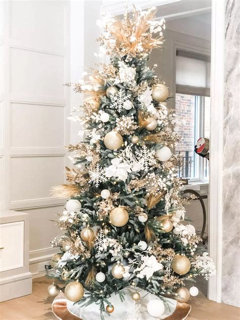 45 How to Decorate a White Christmas Tree Ideas for 2024