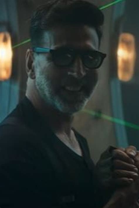 Bade Miyan Chote Miyan: Get Latest Buzz, Updates, Gossip, Photos & Videos