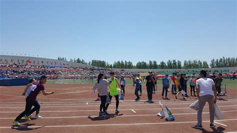 外国语学院学生在校运动会上的精彩瞬间-东北石油大学外国语学院