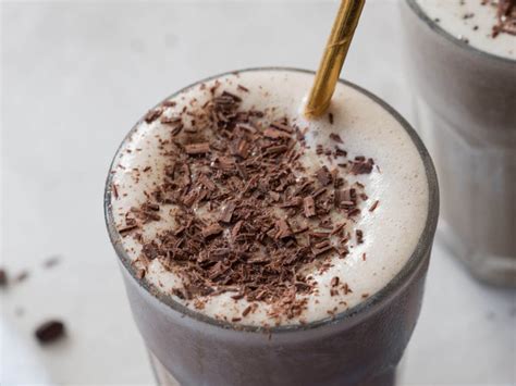 7 Low-Calorie Protein Shakes That Still Fill You Up