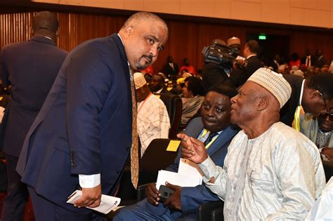 Joshua Osih, un ambitieux sans complexes