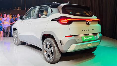 Tata Punch EV 2026 vs MG Comet EV: Cheapest Electric Car! | EVFY
