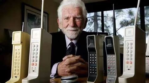 First Ever Mobile Phone 的图像结果