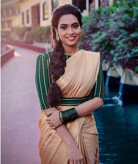 ड्रेपिंग स्टाइल ब्लाउज़ के नवीनतम डिज़ाइन - DusBus