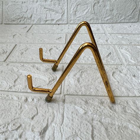 Metal wire stand