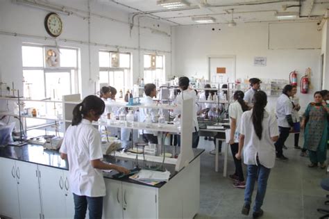 School of Science - Navrachana University