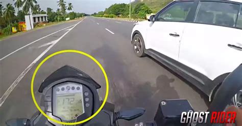 KTM Duke 390 street racing a Hyundai Creta at 170 kmph is INSANITY [VIDEO]