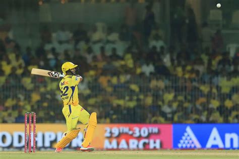 MS Dhoni fans dominate CSK vs LSG clash as yellow jerseys flood Ekana ...