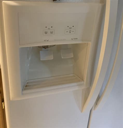 Hiding Broken Ice/Water Dispenser for Fridge Makeover? : r ...