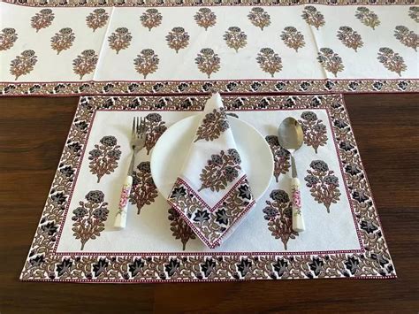 Shop Online Dining Table Runner With 6 Napkins, And Mats – Sumaavi