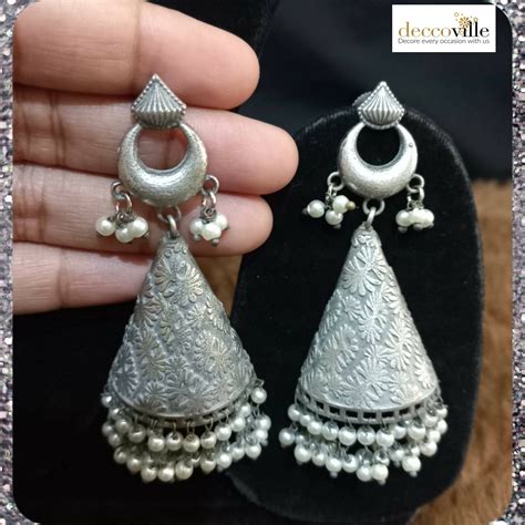 Triangular Earrings – MESH EXCLUSIVES