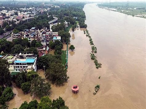 Heavy rain batters Delhi-NCR; Yamuna flows above danger mark, residents ...