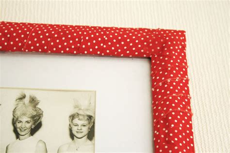 DIY - Fabric covered picture frame | By Wilma