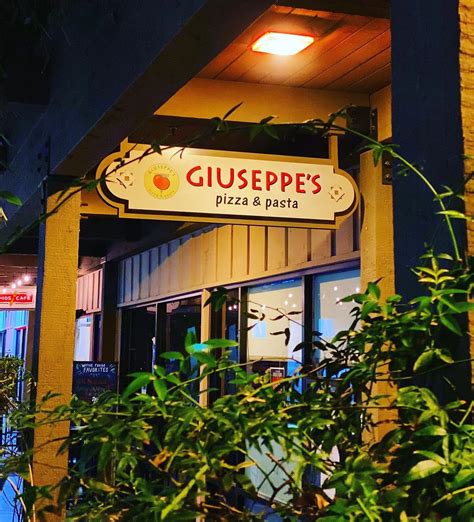 Giuseppes Pizzeria Palm Springs - Palm Springs Pizza Delivery