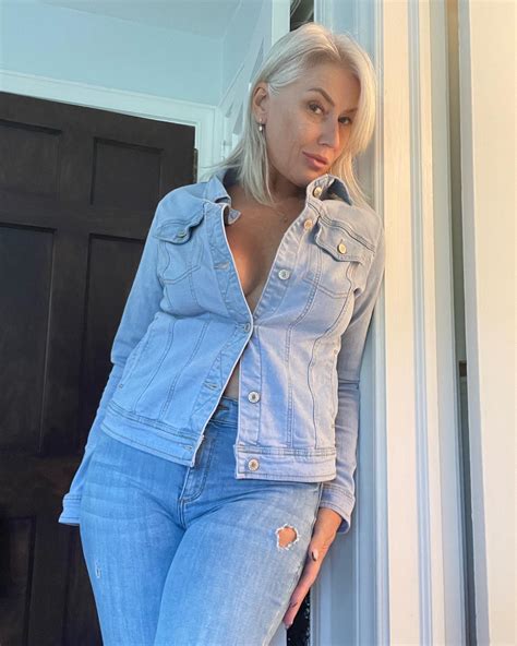 Mujer de 57 años abre su OnlyFans y se hace rica en semanas