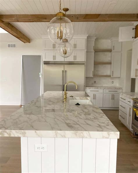 30 Brass Hardware Rooms That Are Absolutely Glowing