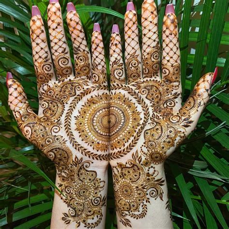 50+ Trending Half Hand Mehndi Design Ideas