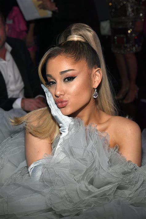 Ariana Grande Just Swapped Her Iconic High Ponytail For Blonde Pigtails ...
