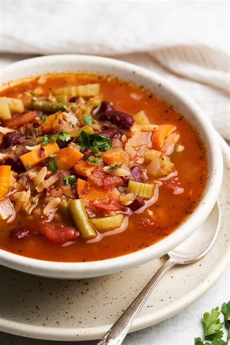 30-Minute Vegan Minestrone Soup