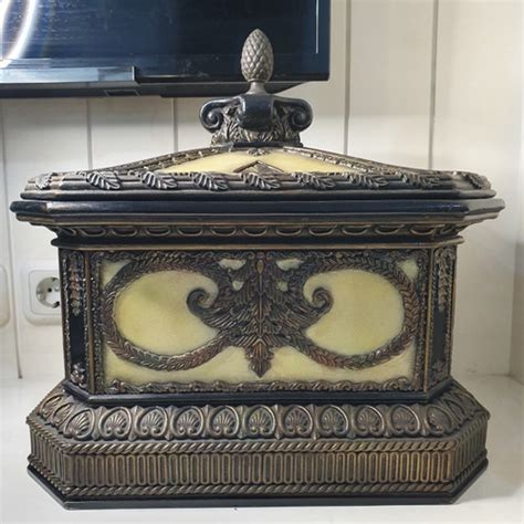 Jual antik / koleksi / lawas Box vintage besar 25kg - Jakarta Selatan ...