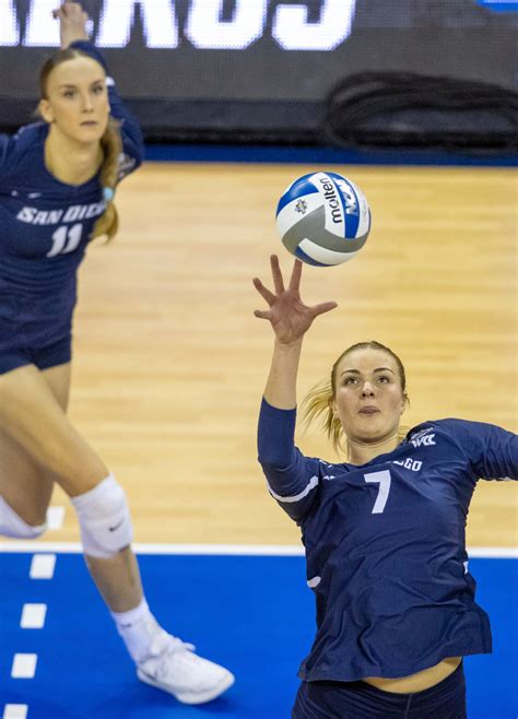 Roberts delays handover of Trump tax returns to House panel | FOX 5 San ...