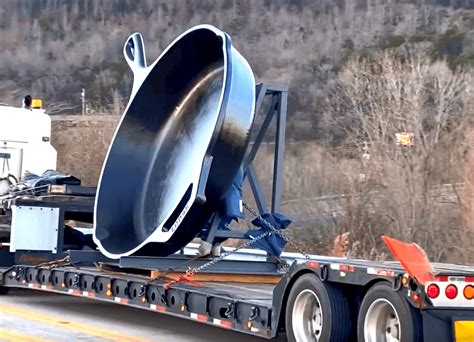 World's Largest Operational Frying Pan, world record in Rose Hill ...