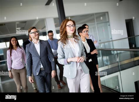 Happy Business People 的图像结果