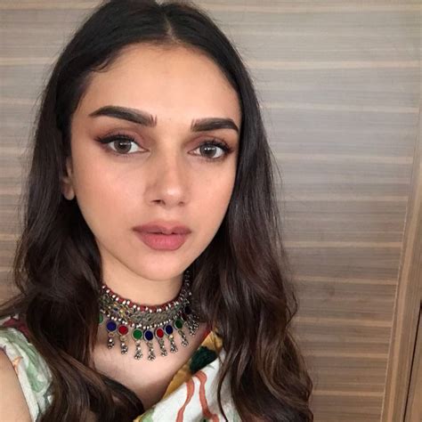 Celebrity Closet – Mymotifs