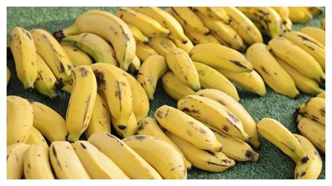 买香蕉时，不管什么品种，老果农教您一招，保证个个香甜软糯__财经头条