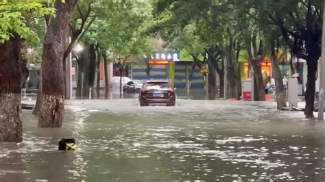 桂林暴雨多处道路被淹，市民开车如划船 已致371所学校停课-千里眼视频-搜狐视频