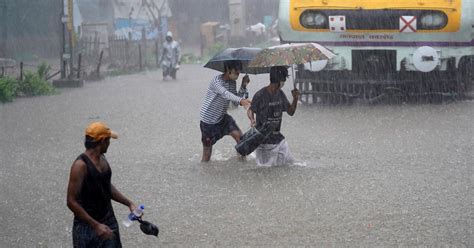 Monsoon: Red rain alert issued for Mumbai on Sunday, monsoon to arrive ...