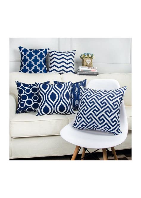 Get Geometric Printed Velvet Cushion Cover Set of 6 at ₹ 724 | LBB Shop
